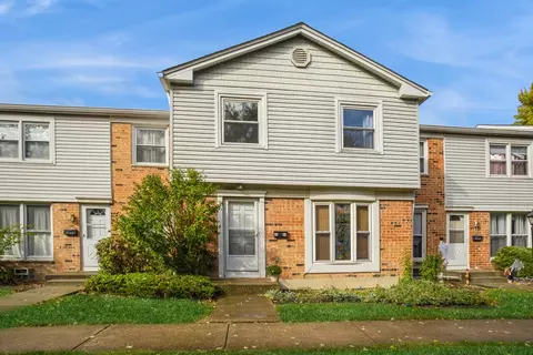 4044 Princeton Ct, Streamwood, IL 60107