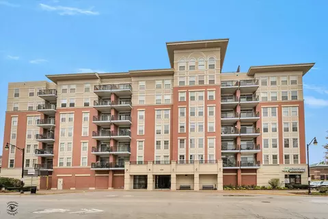 656 Pearson St #201, Des Plaines, IL 60016
