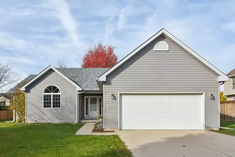 423 S Geneva St, Maple Park, IL 60151