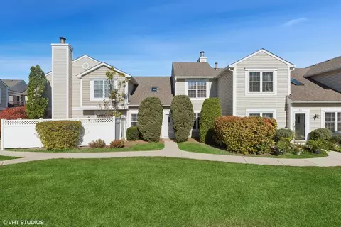 605 Le Parc Cir, Buffalo Grove, IL 60089