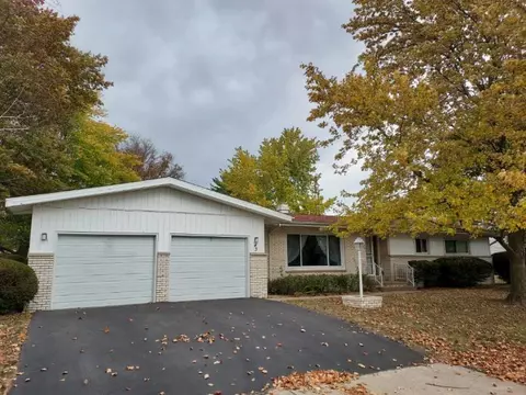 43 Hillcrest Dr, Tuscola, IL 61953