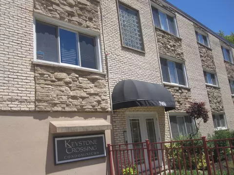 7956 Madison St #2E, River Forest, IL 60305