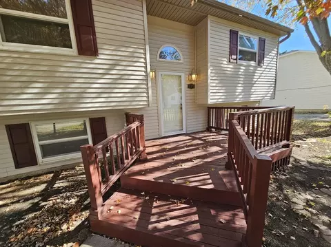 735 Russell Ave, Winthrop Harbor, IL 60096