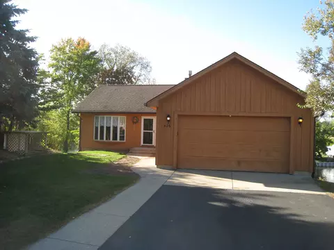 426 Castle Rd, Mchenry, IL 60050