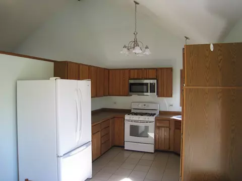 426 Castle Rd, Mchenry, IL 60050 photo 8