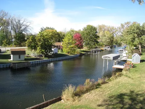 426 Castle Rd, Mchenry, IL 60050 photo 3