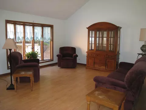 426 Castle Rd, Mchenry, IL 60050 photo 5