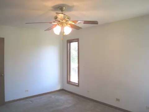 426 Castle Rd, Mchenry, IL 60050 photo 15