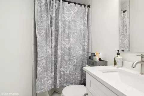 Bath - 907 Scott St, Algonquin, IL 60102 photo 2 of 2