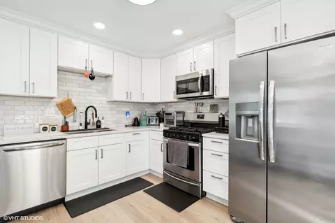 Kitchen - 907 Scott St, Algonquin, IL 60102 photo 1 of 2