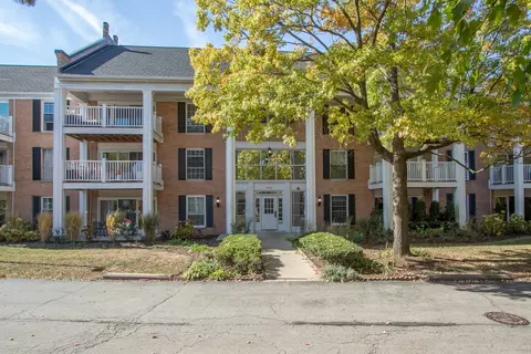 5500 Carriageway Dr #304, Rolling Meadows, IL 60008