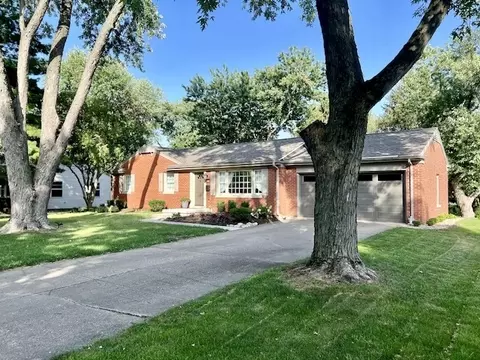 5 Boone Ct, Normal, IL 61761