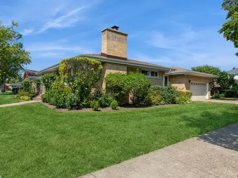 7122 Greenwood St, Morton Grove, IL 60053