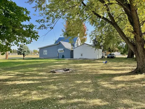 Exterior - 104 E 3rd St, Tampico, IL 61283 photo 4 of 4