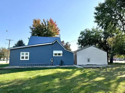 Exterior - 104 E 3rd St, Tampico, IL 61283 photo 2 of 4