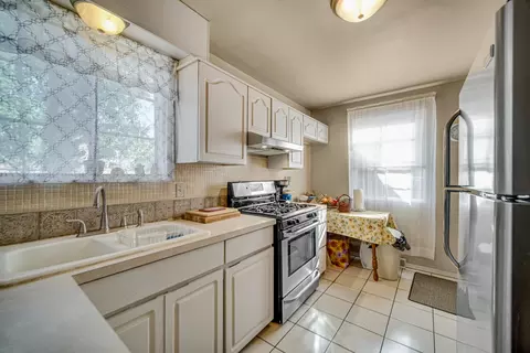 Kitchen - 17735 Walter St, Lansing, IL 60438 photo 3 of 3