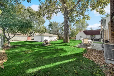 Exterior - 17735 Walter St, Lansing, IL 60438 photo 3 of 4