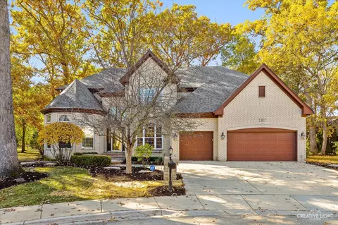 10 Cranberry Ct, Streamwood, IL 60107