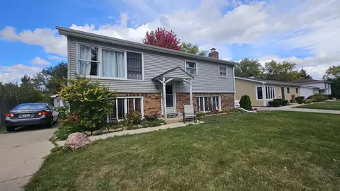 534 Bobby Ln, Mundelein, IL 60060