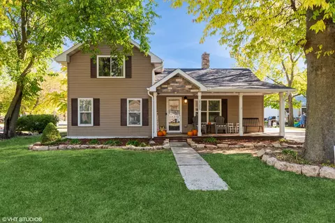 25205 S Canal St, Channahon, IL 60410