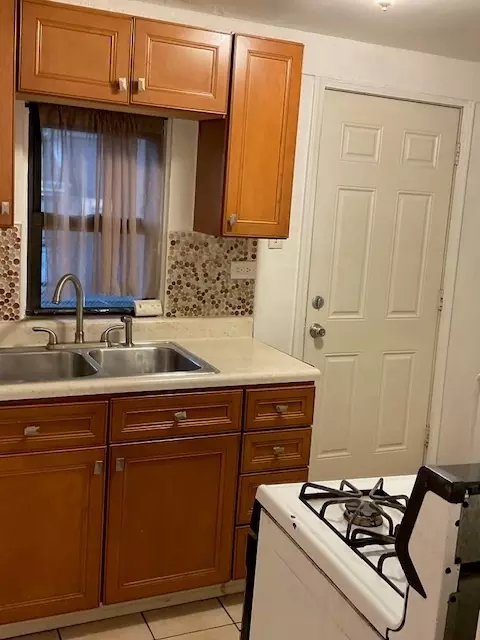 Kitchen - 638 E 69th St, Chicago, IL 60637 photo 1 of 3