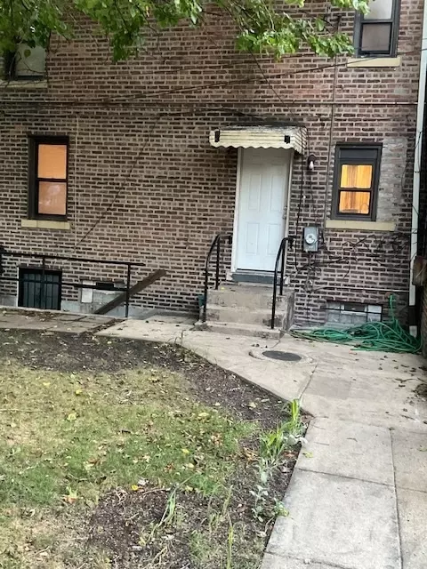 Exterior - 638 E 69th St, Chicago, IL 60637 photo 2 of 3