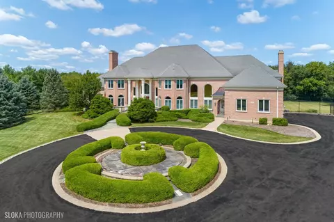 204 Spring Creek Rd, Barrington Hills, IL 60010