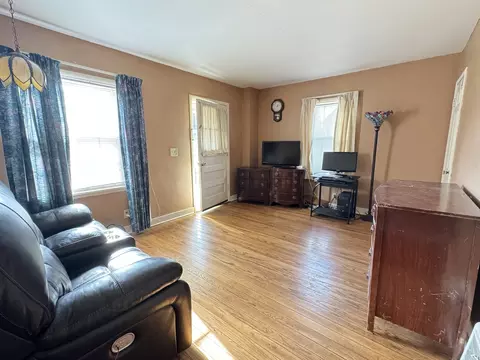 814 E 16th St, Sterling, IL 61081 photo 3