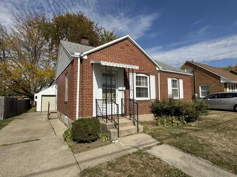 814 E 16th St, Sterling, IL 61081