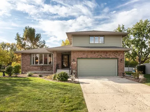 913 Weatherbee Ave, Downers Grove, IL 60516