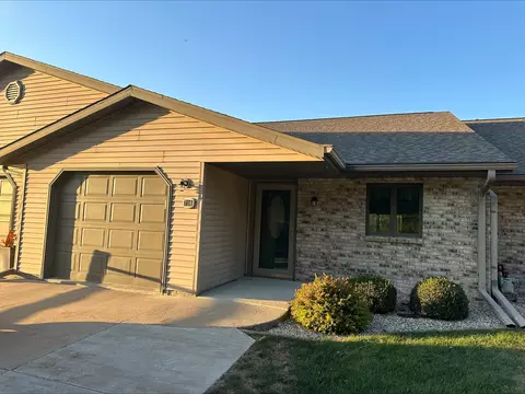 736 Milnes Dr #2, Morrison, IL 61270 photo 3