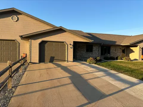 736 Milnes Dr #2, Morrison, IL 61270 photo 2