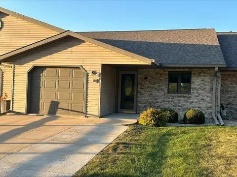 736 Milnes Dr #2, Morrison, IL 61270