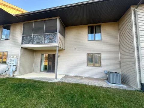 736 Milnes Dr #2, Morrison, IL 61270 photo 4