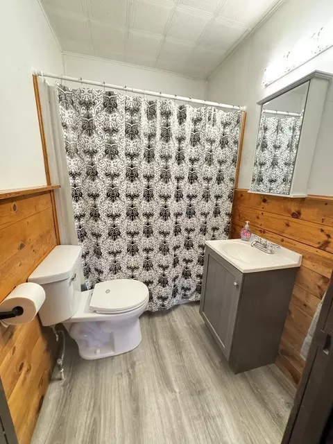 Bath - 1412 W 3rd St, Dixon, IL 61021 photo 1 of 3