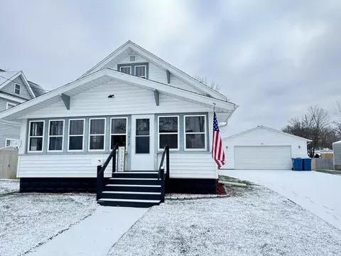 1412 W 3rd St, Dixon, IL 61021