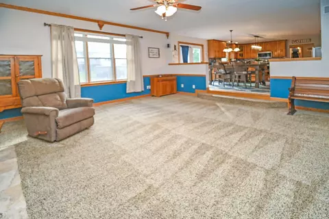 Living - 26 Pebblebrook Ct, Bloomington, IL 61705 photo 4 of 13