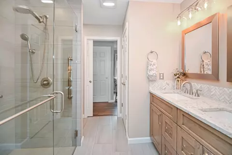 Bath - 26 Pebblebrook Ct, Bloomington, IL 61705 photo 1 of 16