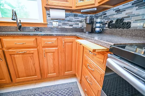 Kitchen - 26 Pebblebrook Ct, Bloomington, IL 61705 photo 13 of 25