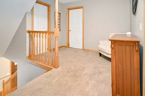 Entry Way - 26 Pebblebrook Ct, Bloomington, IL 61705 photo 3 of 10