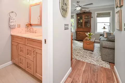 Entry Way - 26 Pebblebrook Ct, Bloomington, IL 61705 photo 2 of 10