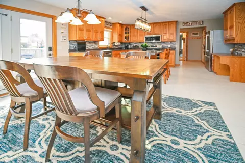 Dining - 26 Pebblebrook Ct, Bloomington, IL 61705 photo 7 of 8