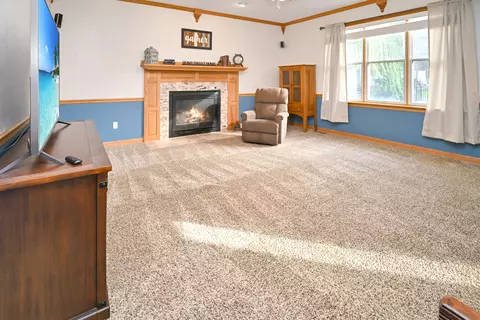 Living - 26 Pebblebrook Ct, Bloomington, IL 61705 photo 3 of 13