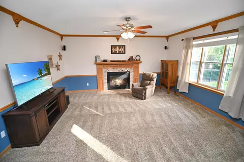 Living - 26 Pebblebrook Ct, Bloomington, IL 61705 photo 2 of 13