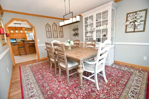 Dining - 26 Pebblebrook Ct, Bloomington, IL 61705 photo 2 of 8