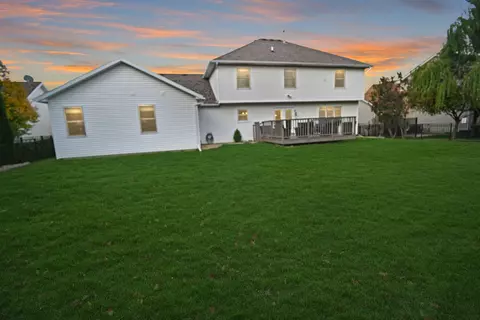 Exterior - 26 Pebblebrook Ct, Bloomington, IL 61705 photo 4 of 5
