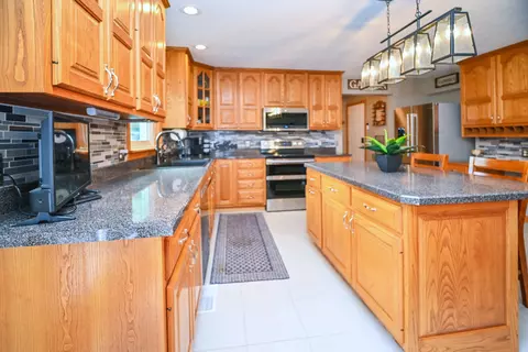 Kitchen - 26 Pebblebrook Ct, Bloomington, IL 61705 photo 23 of 25