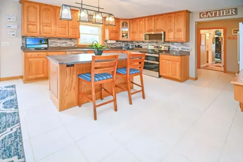 Kitchen - 26 Pebblebrook Ct, Bloomington, IL 61705 photo 2 of 25