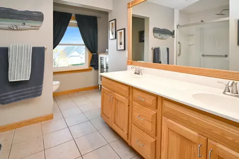 Bath - 26 Pebblebrook Ct, Bloomington, IL 61705 photo 9 of 16