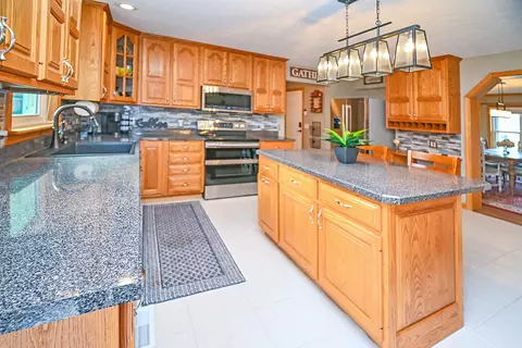 Kitchen - 26 Pebblebrook Ct, Bloomington, IL 61705 photo 25 of 25